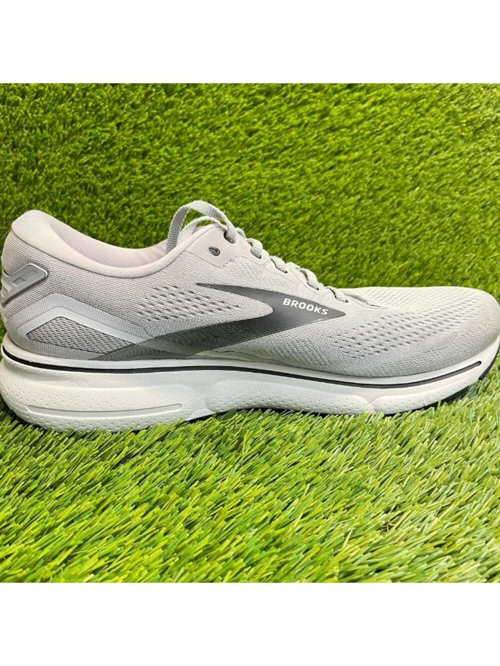 Brooks Ghost 15 Mens Size 12.5 Gray Athletic Running Walking Shoes Sneakers